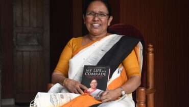 എംഎ ഇംഗ്ളിഷിന് ഷൈലജ ടീച്ചറും:പഠിക്കാനല്ല, പാഠപുസ്തകമാകാന്
