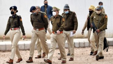 ആര്‍മി കേണലിനെ കണ്ണില്‍ പൊടിയെറിഞ്ഞ്, മര്‍ദ്ദിച്ചവശനാക്കി പണവും മൊബൈലും കവര്‍ന്ന് മൂവര്‍ സംഘം