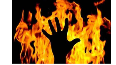 അച്ഛന്‍ പെട്രോള്‍ ഒഴിച്ച് കത്തിച്ച മകനും കൊച്ചുമകനും മരിച്ചു, മകൻ്റെ ഭാര്യക്ക് ഗുരുതര പൊള്ളല്‍, വിഷം കഴിച്ച അച്ഛന്‍ ആശുപത്രിയില്‍