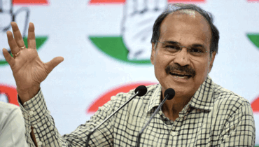 ‘ഇവിടെ ഡെങ്കിപ്പനി പടര്‍ന്നു പിടിക്കുമ്പോള്‍ മുഖ്യമന്ത്രി ആഡംബര യാത്ര നടത്തുന്നു’; മമതാ ബാനര്‍ജിക്കെതിരെ കോണ്‍ഗ്രസ്