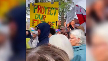 ലിംഗ, ലൈംഗിക സ്വത്വ വിദ്യാഭ്യാസം സ്കൂൾ പാഠ്യപദ്ധതിയിൽ; കാനഡയിൽ പ്രതിഷേധവുമായി  മാതാപിതാക്കൾ തെരുവിൽ