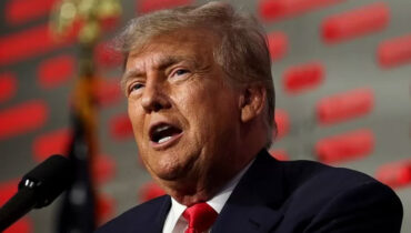 തിരഞ്ഞെടുപ്പ് പരാജയം മറികടക്കാന്‍ ശ്രമം: തന്നെ പ്രോസിക്യൂട്ട് ചെയ്യാന്‍ കഴിയില്ലെന്ന ട്രംപിന്റെ വാദം കേള്‍ക്കാന്‍ വിസമ്മതിച്ച് യുഎസ് സുപ്രീം കോടതി