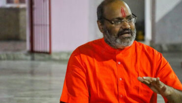 ഇസ്രയേലിൽ സ്ഥിരതാമസമാക്കും, അനുയായികൾക്കൊപ്പം യുദ്ധത്തിൽ സൗജന്യ സേവനം ചെയ്യും: യതി നരസിംഹാനന്ദ