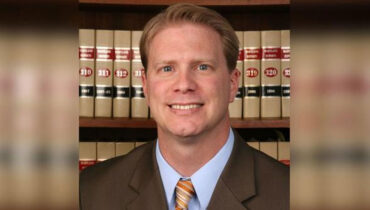 വാഷിംഗ്ടണ്‍ കൗണ്ടി സര്‍ക്യൂട്ട് കോടതി ജഡ്ജി ആന്‍ഡ്രൂ വില്‍ക്കിന്‍സണ്‍ വെടിയേറ്റു കൊല്ലപ്പെട്ടു