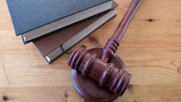 യുഎസിൽ കൊവിഡ് ഫണ്ട് തട്ടിപ്പ് നടത്തിയ കേസിൽ രണ്ട് ഇന്ത്യൻ വംശജർ കുറ്റം സമ്മതിച്ചു