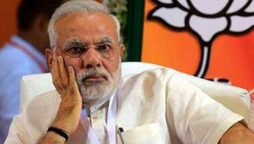 മോദിക്ക് തിരിച്ചടി; സര്‍ക്കാര്‍ ഉദ്യോഗസ്ഥരെ ഉപയോഗിച്ചുള്ള പ്രചരണ യാത്ര നിര്‍ത്തി വെയ്ക്കണമെന്ന് തിരഞ്ഞെടുപ്പ് കമ്മീഷന്‍