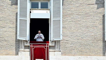 “യുദ്ധം തോൽവിയാണ്, വെറും തോൽവി,സമാധാനത്തിനായി പ്രാർഥിക്കാം’’– മാർപാപ്പ