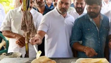 തെലങ്കാനയിലെ ഒരു തട്ടുകടയില്‍ കയറി ‘ദോശ’ ചുട്ട് രാഹുല്‍ ഗാന്ധി, സാമൂഹ്യ മാധ്യമങ്ങളില്‍ ഹിറ്റാണ് രാഹുലിന്റെ ദോശ ചുടല്‍