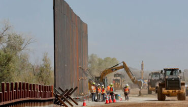 ‘ടെക്സസിലെ അതിർത്തിയിൽ ഉയരുന്ന സുരക്ഷാ മതിലിൽ വിശ്വാസമില്ല’; ആവർത്തിച്ച് ബൈഡൻ