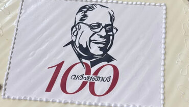 സാര്ഥകമായ 100 വര്ഷങ്ങള്; വിഎസിന്റെ പിറന്നാള് ചിത്രങ്ങള് പങ്കുവെച്ച് മകന് അരുണ്കുമാര്