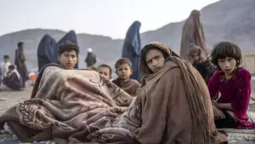 അതിര്‍ത്തി കടന്നതിനു ശേഷം വെള്ളവും ഭക്ഷണവുമില്ലാതെ പാകിസ്ഥാനില്‍ നിന്ന് പലായനം ചെയ്യുന്ന അഫ്ഗാനികള്‍