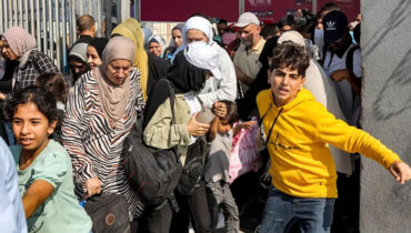 ഗാസയിൽ കുടുങ്ങിയ വിദേശികൾക്കായി  റഫാ അതിർത്തി ഈജിപ്ത് തുറന്നു, ആദ്യ സംഘം പുറത്തെത്തി