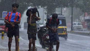 ചക്രവാതച്ചുഴി നാളെ ന്യൂനമര്ദമാകും; നാല് ദിവസം കൂടി മഴ തുടരുമെന്ന് കാലാവസ്ഥ വകുപ്പ്