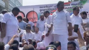 കോണ്ഗ്രസ് ഡി.ജി.പി ഓഫീസ് മാര്ച്ചിനെതിരെ കണ്ണീര് വാതകവും ജലപീരങ്കിയും, കെ. സുധാകരന് ദേഹാസ്വാസ്ഥ്യം