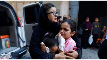 ഗാസയെ വളഞ്ഞിട്ട് തകർത്ത് ഇസ്രയേൽ; ഗാസയിൽ മരണം15899 കടന്നു,പലായനം ചെയ്തത് 19 ലക്ഷം ആളുകൾ