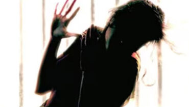 വിട്ടയച്ചില്ല; ദേഷ്യം മൂത്ത് ജഡ്ജിയെ പ്രതി ആക്രമിച്ചു, സംഭവം ലാസ് വേഗാസിൽ – വിഡിയോ