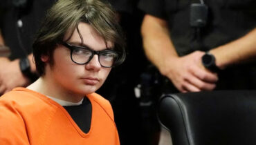 2021ലെ മിഷിഗണ്‍ സ്‌കൂള്‍ വെടിവയ്പ്പ് : പ്രതിയായ 17 കാരന് പരോളില്ലാത്ത ജീവപര്യന്തം തടവ്