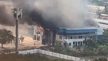 മുംബൈ ലോക്മാന്യ തിലക് ടെര്‍മിനസ് സ്‌റ്റേഷനില്‍ വന്‍തീപ്പിടിത്തം