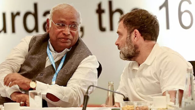 ‘ഗ്യാനേഷിനെ മോദി പുറത്താക്കിയാൽ 30 സെക്കൻഡിൽ സമരം അവസാനിക്കും’; നിലപാട് വ്യക്തമാക്കി രാഹുലും ഖർഗെയും; വ്യാപാരികളുടെ അഭ്യർഥനയിൽ നവംബർ 1 ലെ മഹാറാലി ഇന്ത്യ സംഖ്യം മാറ്റിവെക്കുമോ?
