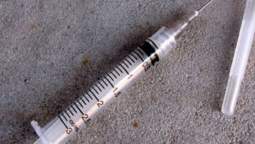 തലവേദനയ്ക്ക് ഇഞ്ചക്ഷന്‍ നല്‍കിയതിനു പിന്നാലെ ഏഴ് വയസ്സുകാരന്റെ കാല് തളര്‍ന്നു; ഡോക്ടര്‍ക്കും നഴ്‌സിനുമെതിരെ കേസ്