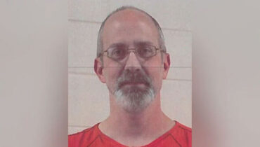 ഇസ്രയേല്‍ പതാക പരാമര്‍ശത്തിന്റെ പേരില്‍ വിദ്യാര്‍ത്ഥിയുടെ തലവെട്ടുമെന്ന് ഭീഷണി: അമേരിക്കയില്‍ അധ്യാപകന്‍ അറസ്റ്റില്‍