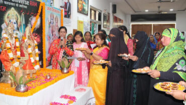 അയോധ്യയിൽ നിന്ന് കാശിയിലേക്ക് രാമജ്യോതിയുമായി മുസ്ലീം സ്ത്രീകൾ