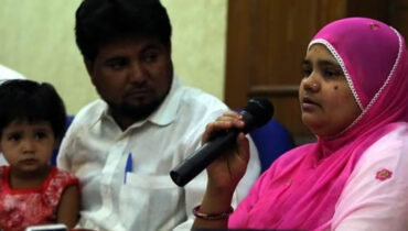‘അവരെ ജയിലിലേക്ക് തിരിച്ചയക്കുന്നതുവരെ പോരാട്ടം അവസാനിക്കില്ല’: ബിൽകിസ് ബാനുവിന്റെ കുടുംബം