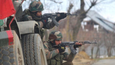 സൈനിക വാഹന വ്യൂഹത്തിന് നേരെ വെടിവയ്പ്പ്: തിരച്ചില്‍ ശക്തമാക്കി സൈന്യം