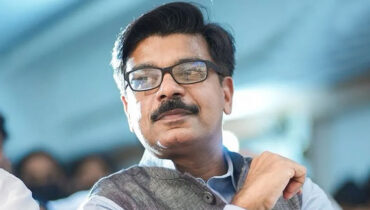 പാതിരാത്രി ജാമ്യം കിട്ടുമോ? കുഴൽനാടനടക്കമുള്ളവരെ കോടതിയിൽ ഹാജരാക്കുന്നു