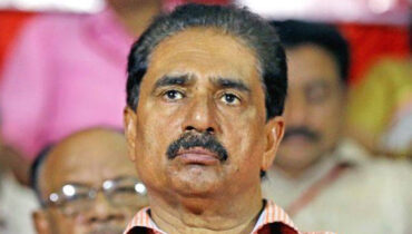 എന്‍.കെ പ്രേമചന്ദ്രന്‍ എം.പിയുടെ കാര്‍ അപകടത്തില്‍പ്പെട്ടു, എം.പിക്ക് പരിക്ക്