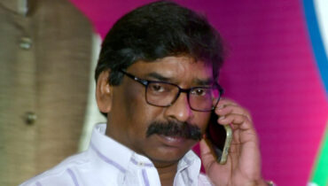 അമ്മാവന്റെ ശവസംസ്കാര ചടങ്ങില് പങ്കെടുക്കണമെന്ന് ഹേമന്ത് സോറന് : ഇടക്കാല ജാമ്യം നല്കാതെ കോടതി