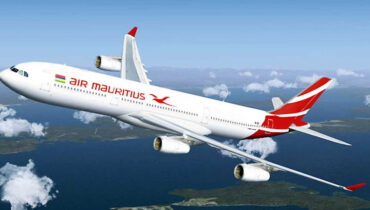 മുംബൈ-മൗറീഷ്യസ് വിമാനത്തില്‍ അഞ്ച് മണിക്കൂറോളം കുടുങ്ങി: യാത്രക്കാര്‍ക്ക് ശ്വാസതടസ്സം