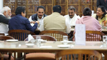 പ്രധാനമന്ത്രിയുടെ വിരുന്നും വിവാദവും: എന്.കെ പ്രമചന്ദ്രന് എം.പിയെ സംഘിയാക്കാന് സമ്മതിക്കില്ലെന്ന് കെ. മുരളീധരന്