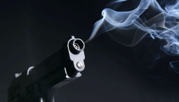 എറണാകുളത്ത് ബാറില്‍ വെടിവയ്പ്പ് : രണ്ട് ബാര്‍ ജീവനക്കാര്‍ക്ക് പരുക്ക്