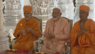 അബുദാബി ക്ഷേത്രം വിശ്വാസികൾക്ക് സമർപ്പിച്ച് പ്രധാനമന്ത്രി