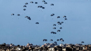 വിമാനത്തിൽനിന്നു താഴേക്കിട്ട ഭക്ഷണപ്പൊതികൾ വീണ് ഗാസയിൽ 5 പേർ കൊല്ലപ്പെട്ടു