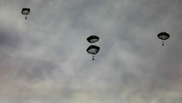 ഗാസയിൽ യുഎസ് 38,000 ഭക്ഷണപ്പൊതികൾ എയർഡ്രോപ് ചെയ്തു