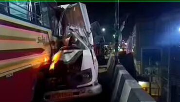 എടപ്പാളില്‍ കെ.എസ്.ആര്‍.ടി.സി ബസ് പിക് അപ് വാനിലേയ്ക്ക് ഇടിച്ചു കയറി; ഡ്രൈവറെ പുറത്തെടുത്തത് ഫയര്‍ഫോഴ്‌സെത്തി