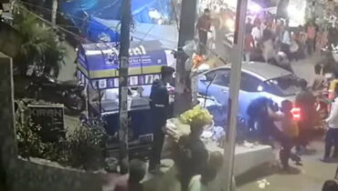 ഗാസിപ്പൂരിലെ കടകളിലേക്ക് കാര്‍ പാഞ്ഞുകയറി യുവതി മരിച്ചു, ആറ് പേര്‍ക്ക് പരിക്ക്, ഡ്രൈവറെ നാട്ടുകാര്‍ മര്‍ദ്ദിച്ചു