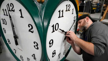 അമേരിക്കയുടെ ‘സമയം മാറുന്നു’; ക്ലോക്കുകള്‍ ഇനി ഒരു മണിക്കൂര്‍ പിന്നിലേക്ക്