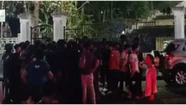 ‘ഹോളി’യിൽ തുടങ്ങിയ ത‍ർക്കം, പിന്നെ തല്ലായി, കൂട്ടത്തല്ലായി, ചേരിതിരിഞ്ഞ് സംഘർഷവും; ശ്രീകാര്യം എഞ്ചിനീയറിംഗ് കോളേജിൽ ലാത്തിവീശി