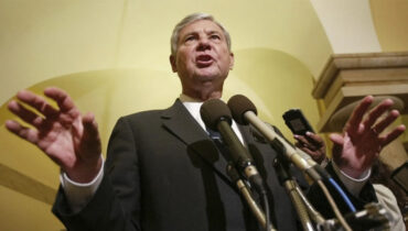 മുൻ യുഎസ് സെനറ്ററും ബുഷിൻ്റെ വിമർശകനുമായിരുന്ന  ബോബ് ഗ്രഹാം അന്തരിച്ചു