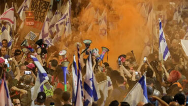 നെതന്യാഹുവിൻ്റെ രാജി ആവശ്യപ്പെട്ട് ഇസ്രയേൽ തെരുവുകളിൽ വൻ പ്രതിഷേധം