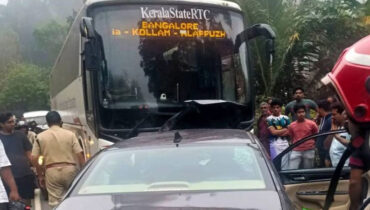 വൈത്തിരിയില്‍ കെഎസ്ആര്‍ടിസി സ്‌കാനിയ ബസിലേക്ക്  കാര്‍ ഇടിച്ചുകയറി; മൂന്ന് പേര്‍ മരിച്ചു