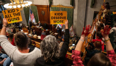 ടെന്നസിയിലെ അധ്യാപകർക്ക് ഇനി തോക്കുമായി സ്കൂളിൽ പോകാം; ബിൽ പാസാക്കി