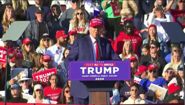 കോടതി വിചാരണ ‘ബൈഡൻ ഷോ’ എന്ന് ട്രംപ്; കോടതിക്ക് അകത്തും പുറത്തും ‘ട്രംപ് ഷോ’