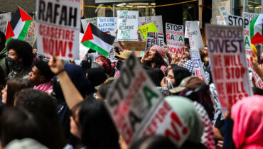 മെറ്റ് ഗാല ഫാഷന്‍ ഇവന്റ് വേദിക്ക് പുറത്ത് പലസ്തീന്‍ അനുകൂല റാലി; നിരവധി പേര്‍ അറസ്റ്റില്‍