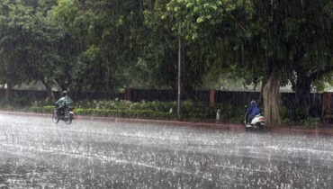 സംസ്ഥാനത്ത് ഇന്ന് തീവ്ര മഴയ്ക്ക് സാധ്യത,4 ജില്ലകളില് ഓറഞ്ച് അലര്ട്ട്; കാലവര്ഷം ഉടനെത്തും