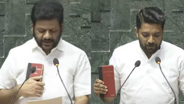മോദിക്കു നേരെ ഭരണഘടന ഉയർത്തിപ്പിടിച്ച് കോൺഗ്രസ് എംപിമാർ; കേരളത്തിൽ നിന്നുള്ളവർ സത്യപ്രതിജ്ഞ ചെയ്തു