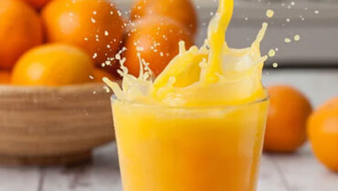 തുപ്പിയ ജ്യൂസ് വില്‍പന നടത്തി : നോയിഡയില്‍ രണ്ടുപേര്‍ പിടിയില്‍